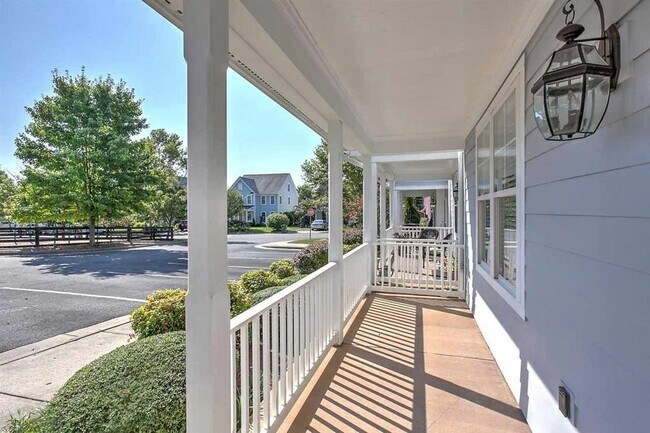 Building Photo - 348 Marquette Ct