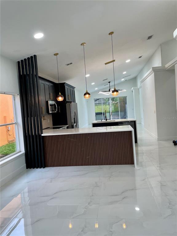 Building Photo - 207 Vizcay Way