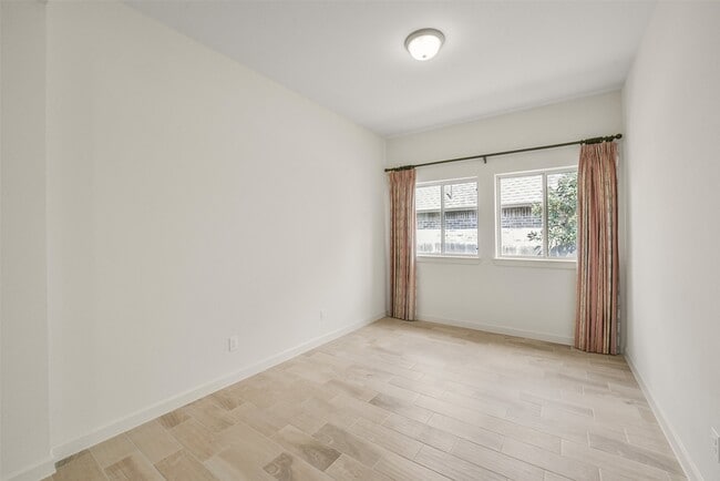 Building Photo - 139 Trillium Pk Lp