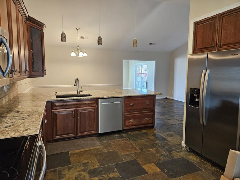 Building Photo - 310 Silver Ridge Dr