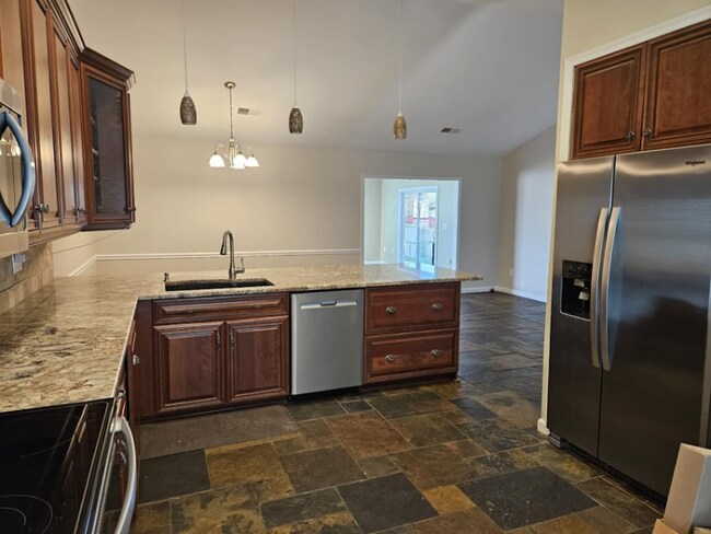 Building Photo - 310 Silver Ridge Dr