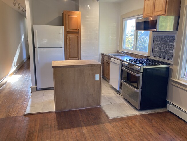 Full kitchen w Island - 107 S Logan Ave