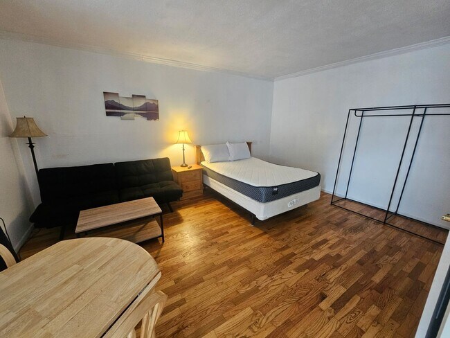 Building Photo - All Inclusive Furnished Studio Apartment
