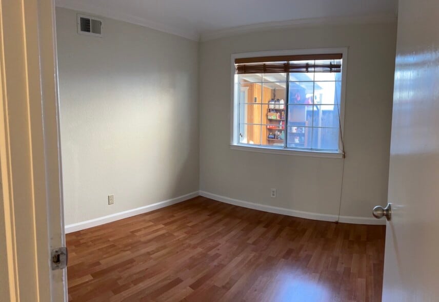 Building Photo - 1775 Monrovia Dr