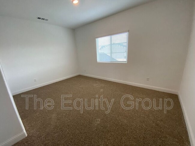 Building Photo - 225 W Tyler Ave