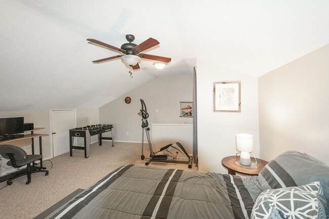 Building Photo - GORGEOUS 5 BEDROOM HOME LOCATED IN SALEM W...