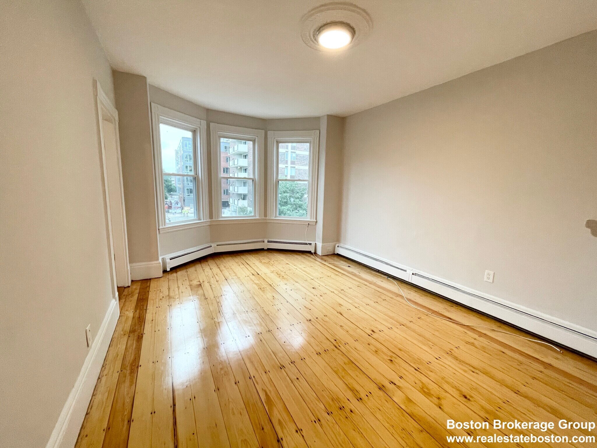 Building Photo - 1570 Tremont St