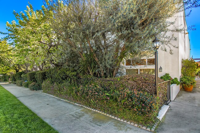 Building Photo - 1745 Selby Ave