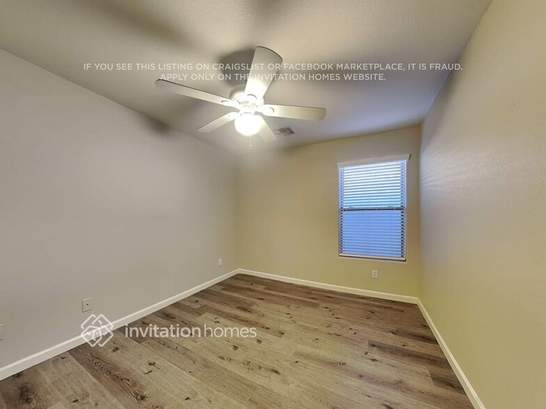 Building Photo - 832 N 166th Ln