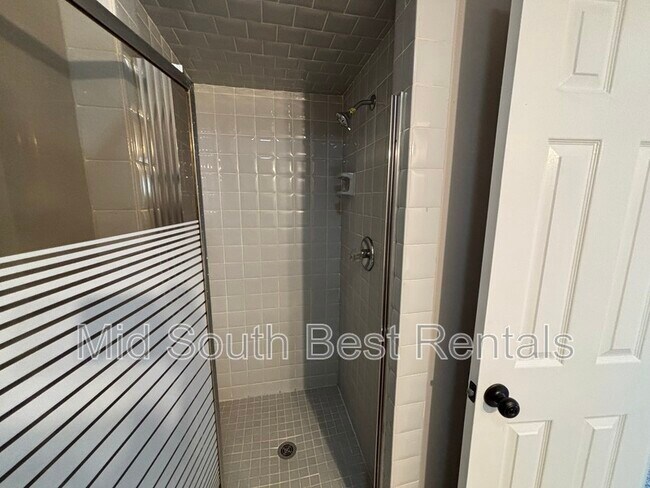 Building Photo - 125 Almond Cove