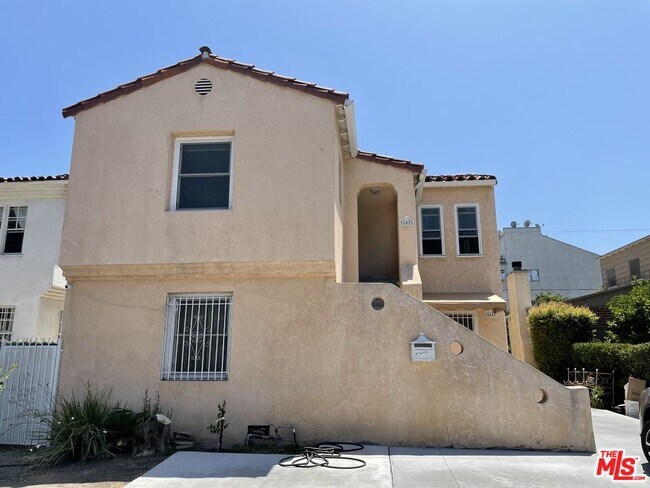 Building Photo - 842 S Wooster St