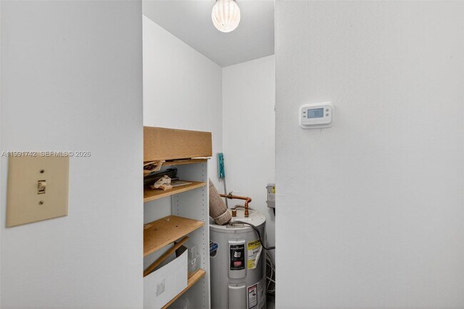 Building Photo - 3100 W Rolling Hills Cir