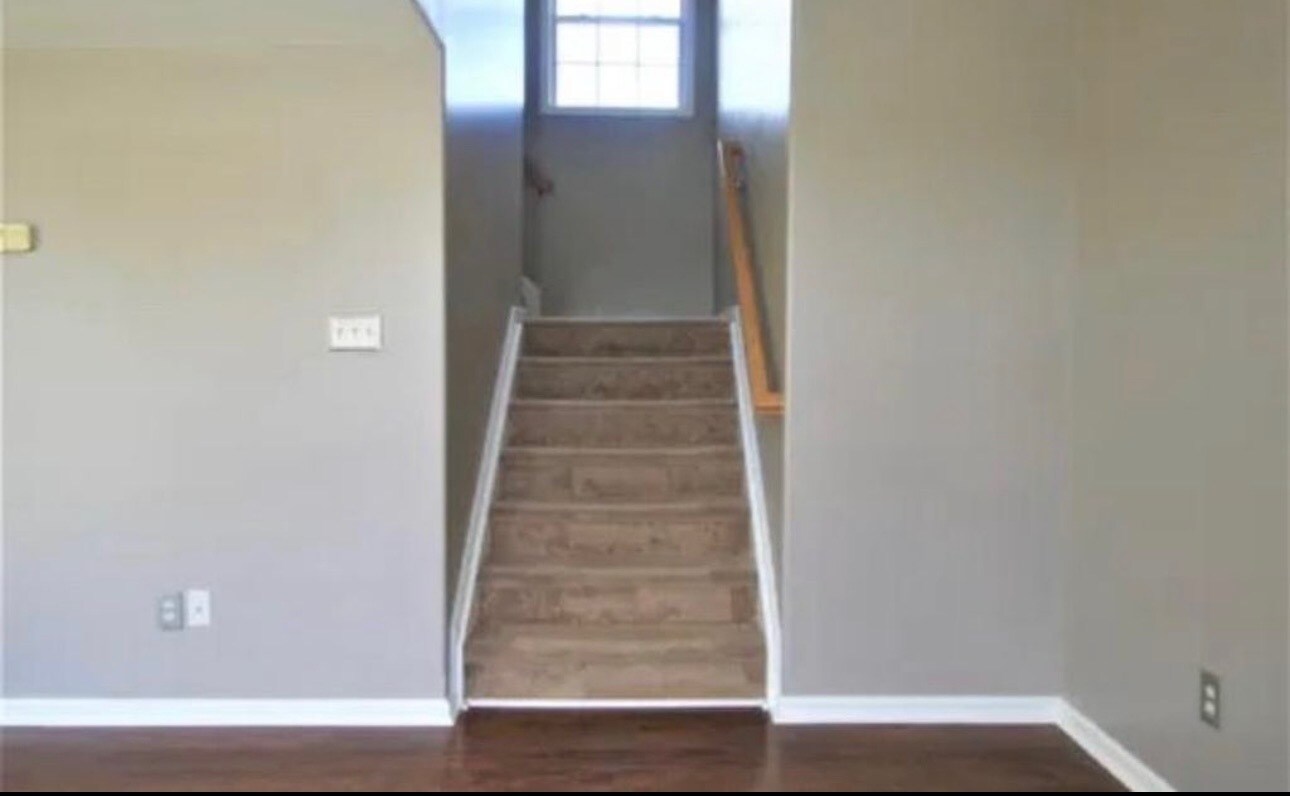 Building Photo - 428 Greathouse Dr