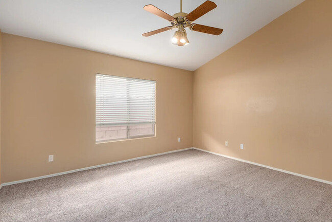 Building Photo - HOME FOR RENT
