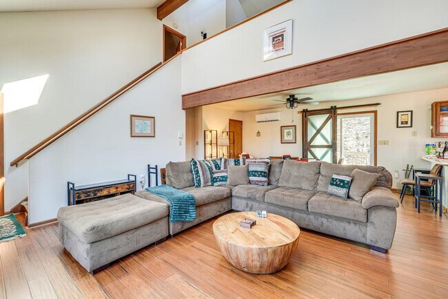 Building Photo - 5317 Woodbridge Dr E