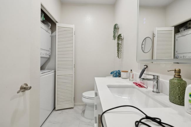 Building Photo - Nahcco