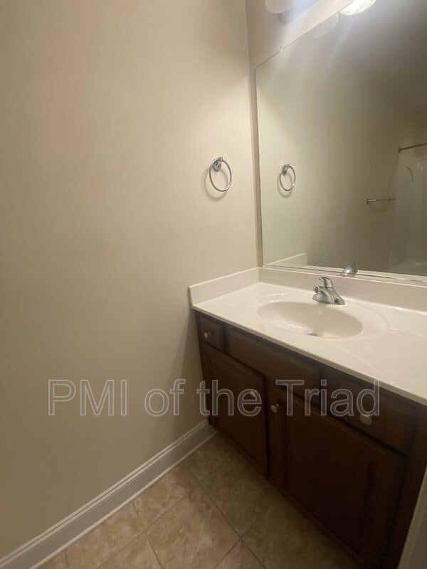 Building Photo - 1078 Richmond Park Dr