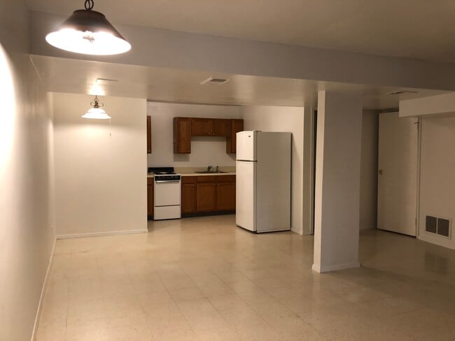 Building Photo - 206 Oleander Rd