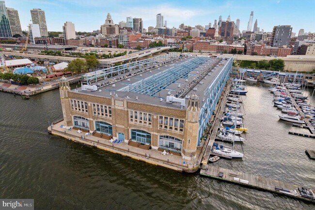 Building Photo - 3 N Christopher Columbus Blvd
