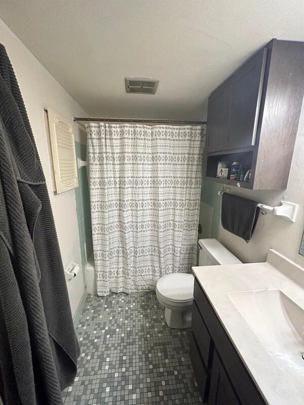 Building Photo - 134 E Johnson St