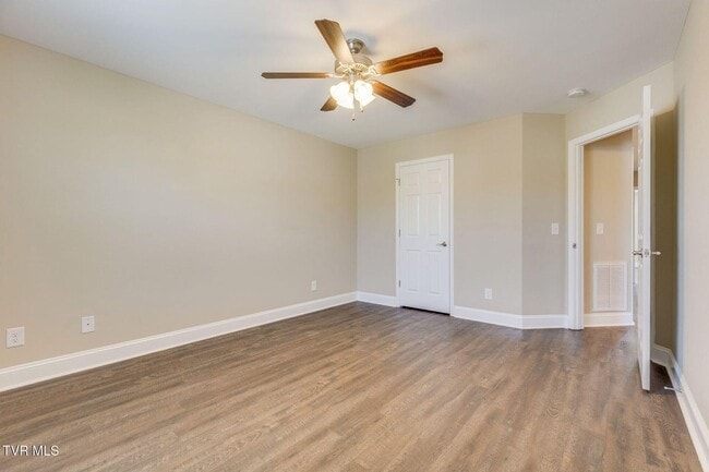 Building Photo - For Rent — Modern Duplex Near Historic Jonesborough