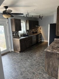 Building Photo - 1025 30th St NE