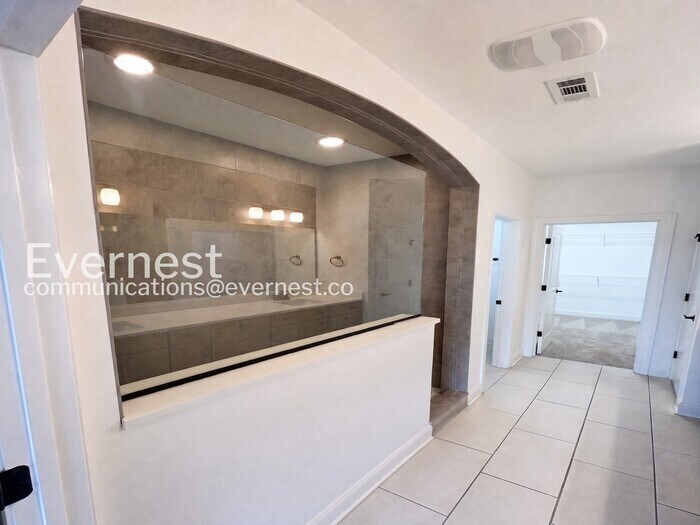 Building Photo - 252 Tanglewood Ln