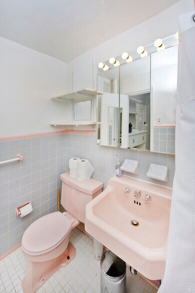 Building Photo - 1574 2nd Ave