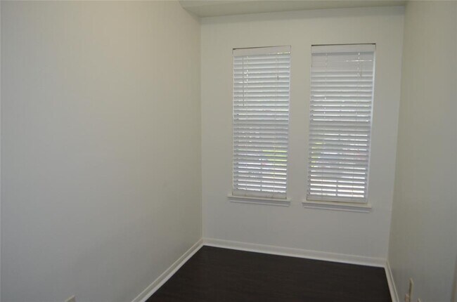 Building Photo - 16707 Sussex Dr