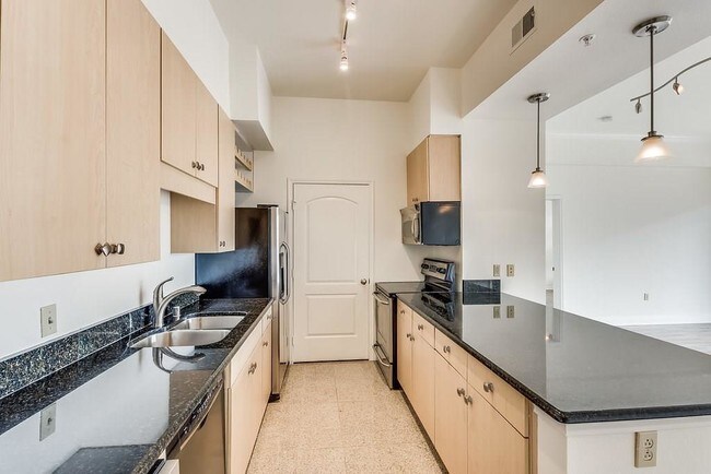 Building Photo - 3225 Turtle Creek Blvd