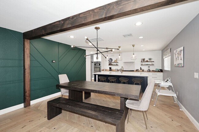 Building Photo - 3413 N 16th Dr