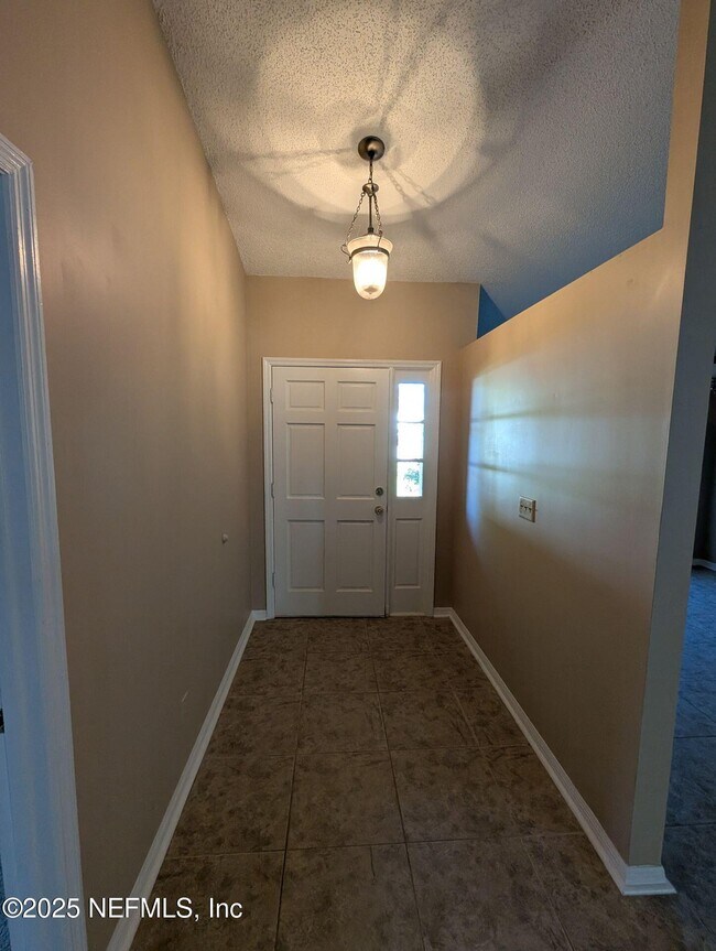 Building Photo - 741 Medina Ave
