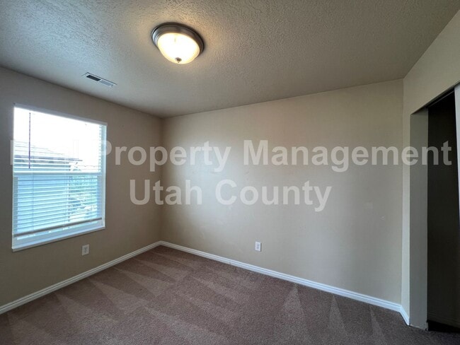 Building Photo - Pet Friendly Home with Fully fenced back yard
