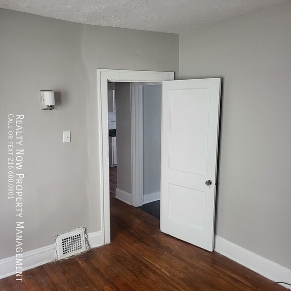 Building Photo - 1637 Eddington Rd