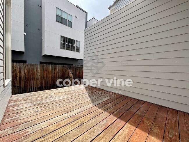 Building Photo - 4966 Lowell Blvd