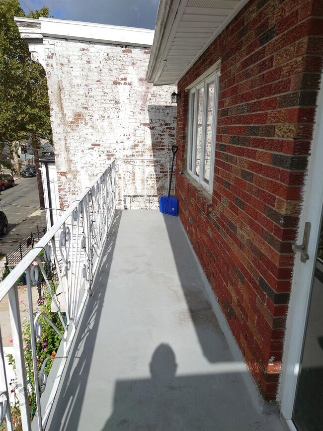 Building Photo - 122 North St