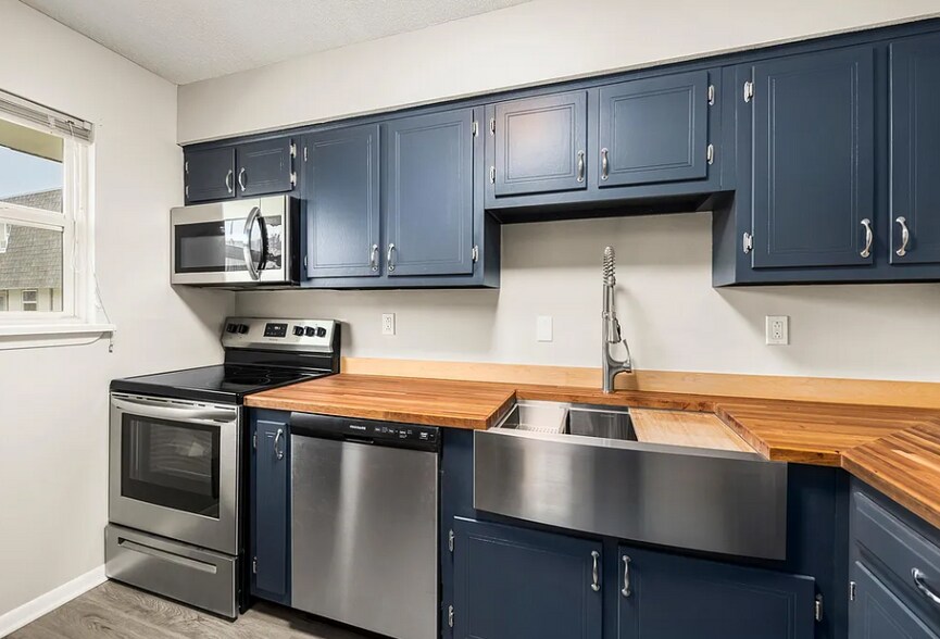 Building Photo - 310 NY-66