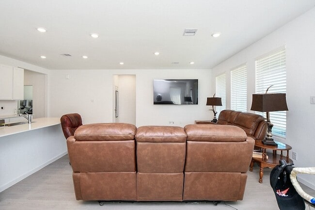 Building Photo - 26610 Coast Redwood Dr