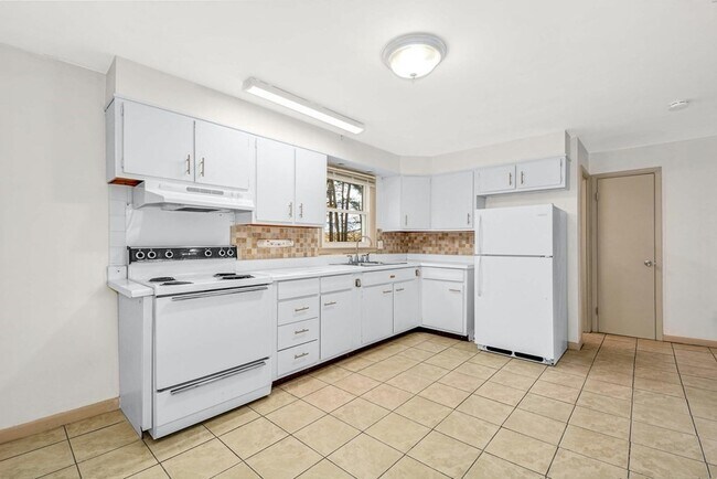 Building Photo - 26 SW Cutoff