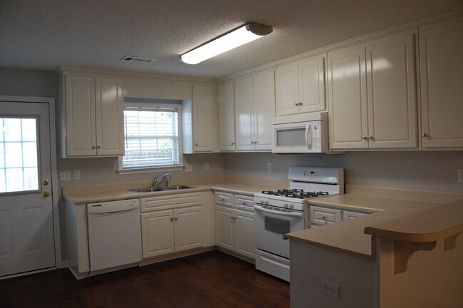 Building Photo - 31 Flower Break Rd