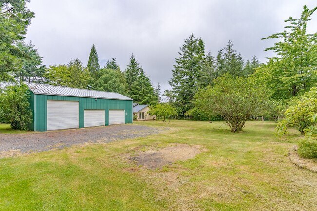 Building Photo - PRIVATE HOMESTEAD WITH ACREAGE & SHOP
