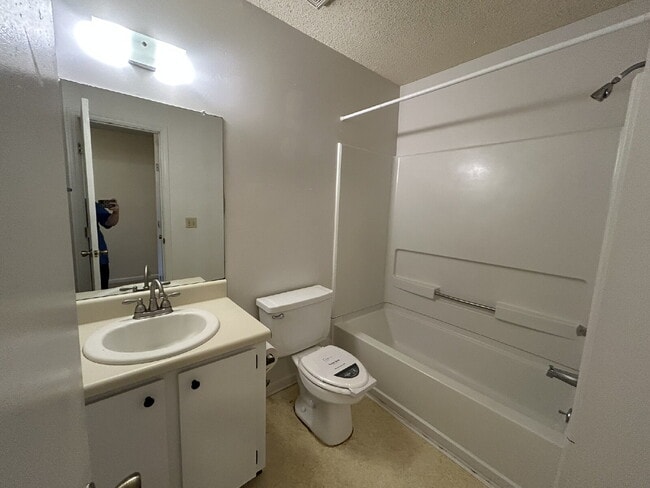 Building Photo - Home For Rent