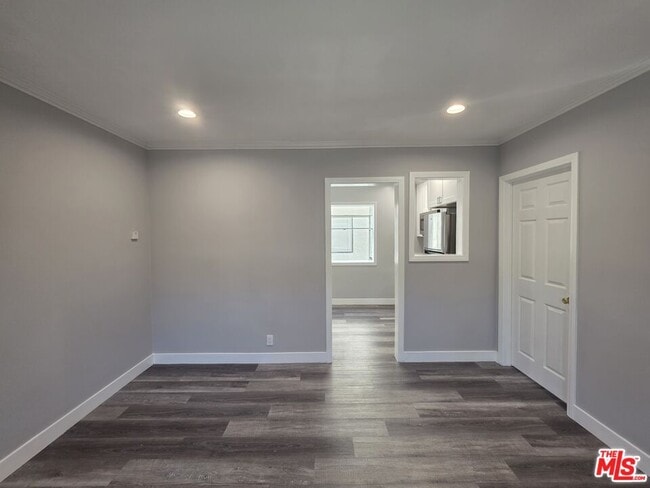 Building Photo - 105 Roswell Ave