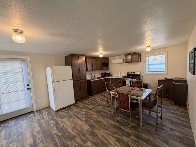 Building Photo - 603 S Ross Blvd