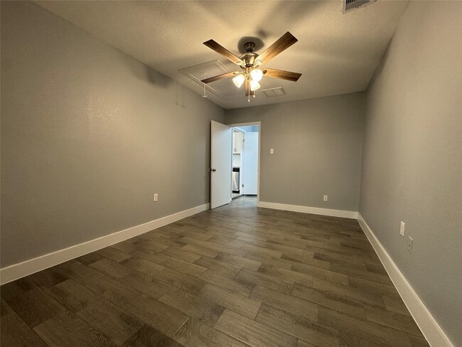 Building Photo - 514 Bertloma St