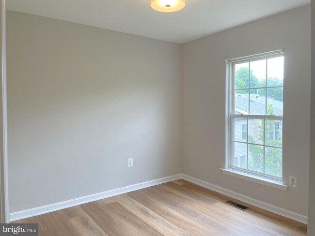 Building Photo - 13713 Palmetto Cir