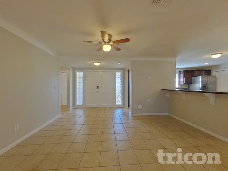 Building Photo - 1337 Hamlin Dr