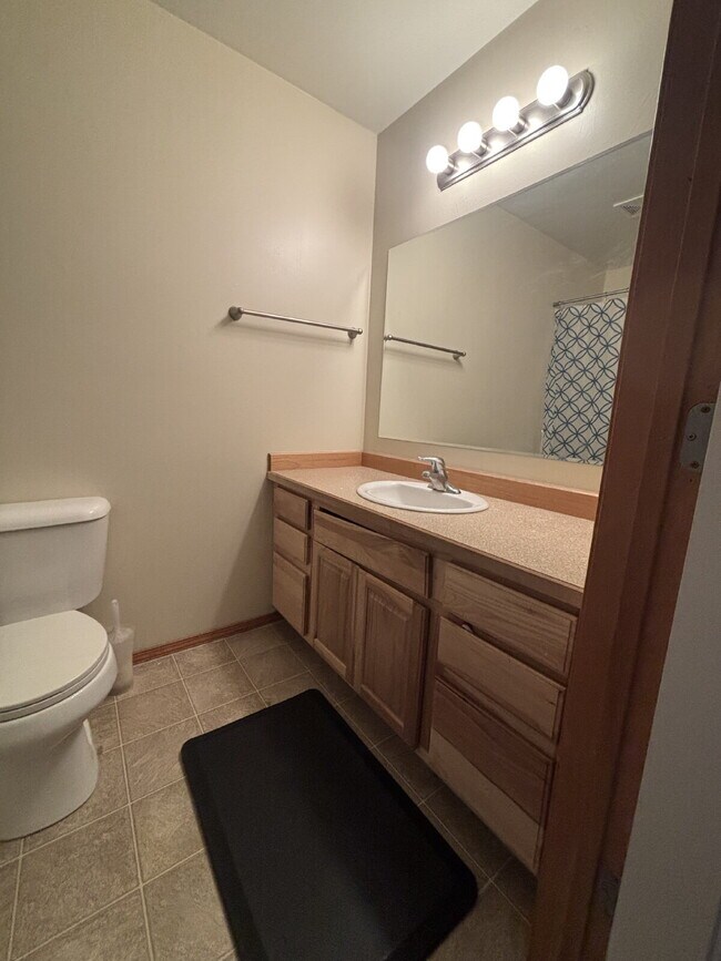 Building Photo - Charming 3-Bedroom  2.5 Bath retreat in Be...
