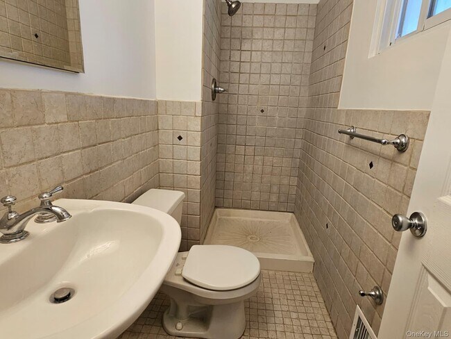 Building Photo - 3 Glenbrook Rd