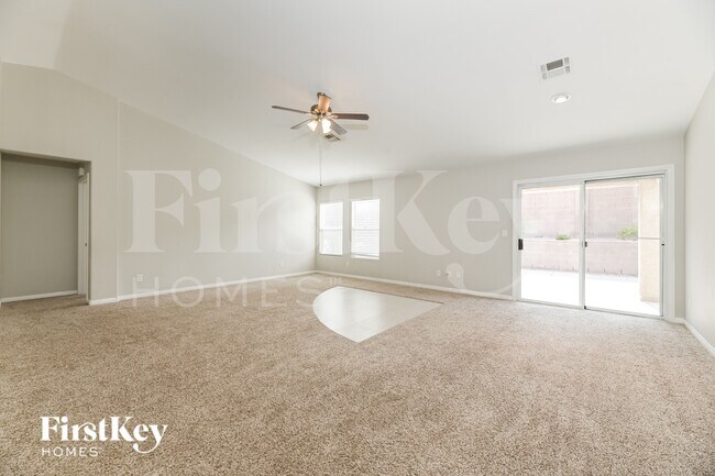 Building Photo - 1049 Silver Star St